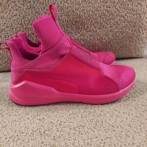 Women's puma slip on gym shoes pink size 7